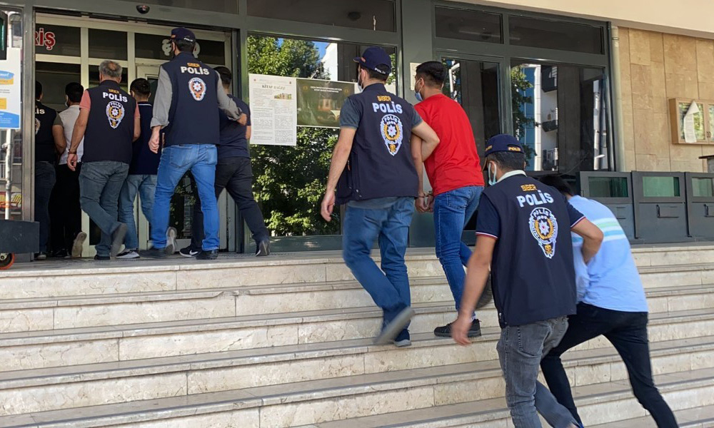 Yasa dışı bahis operasyonundan 5 kişi kıskıvrak!