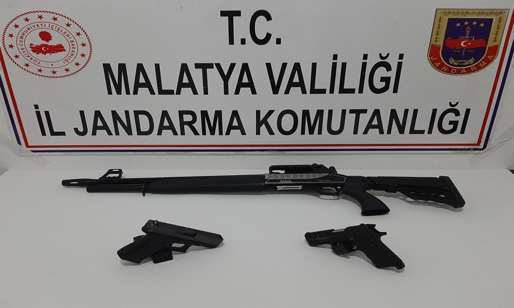 Silahlarla yakalanan şahıs gözaltında!