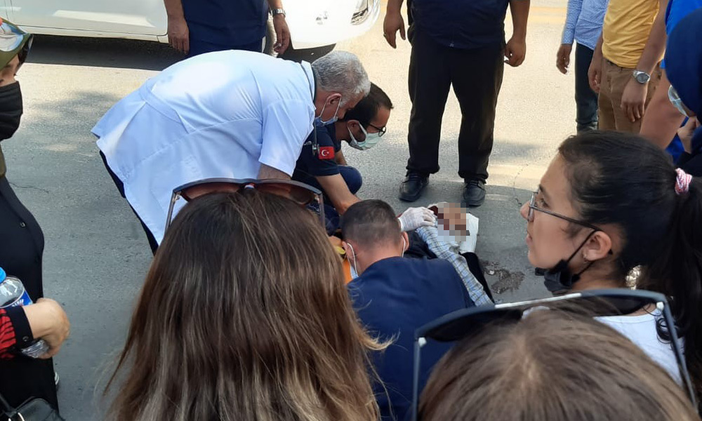 Yakınlarda bulunan doktor yardıma koştu
