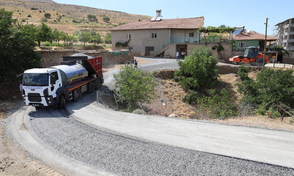 O mahallenin yol sorunu çözüldü